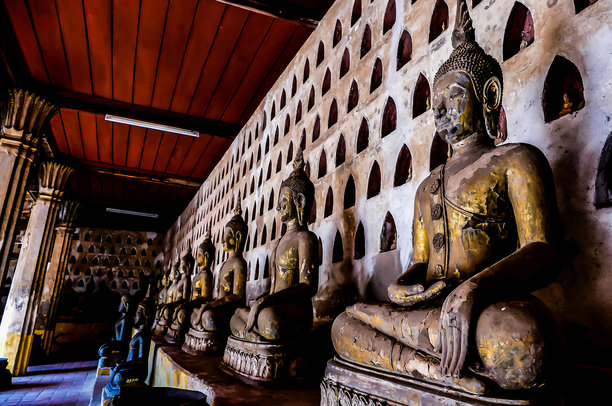 泰国寺庙中的佛像，数字照片图片下载