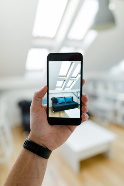 用智能手机拍摄家庭室内照片图片下载