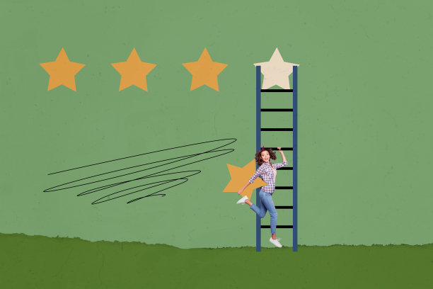 快乐女孩攀爬梯子，手握星星，象征成功、最佳反馈、进步与成长的合成照片拼贴，背景为涂鸦风格。图片下载