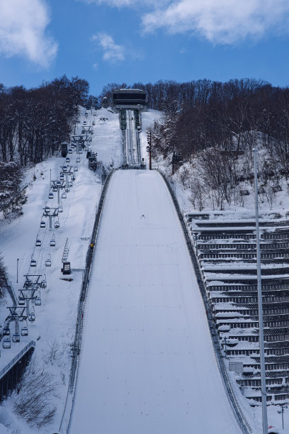 日本北海道札幌大倉山滑雪跳台的跳跃平台图片下载