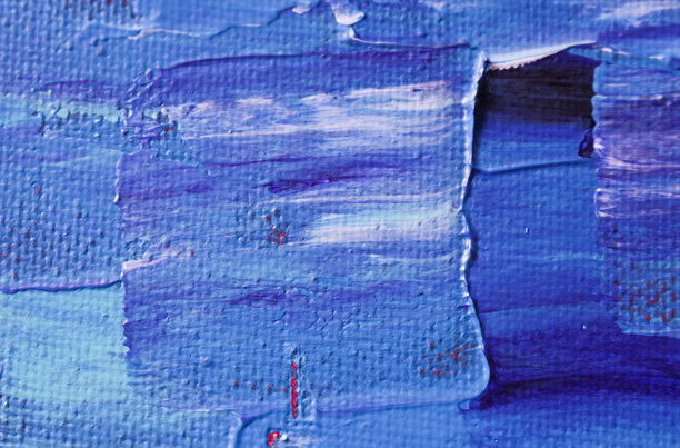 手工艺术作品的特写照片。蓝色、紫色和绿松石色的漩涡状油漆。厚涂层的油画笔触和画布上的质感。图片下载