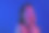 迷人女士在蓝色背景下，经过创新美容程序后，肌肤清新纯净的照片图片下载