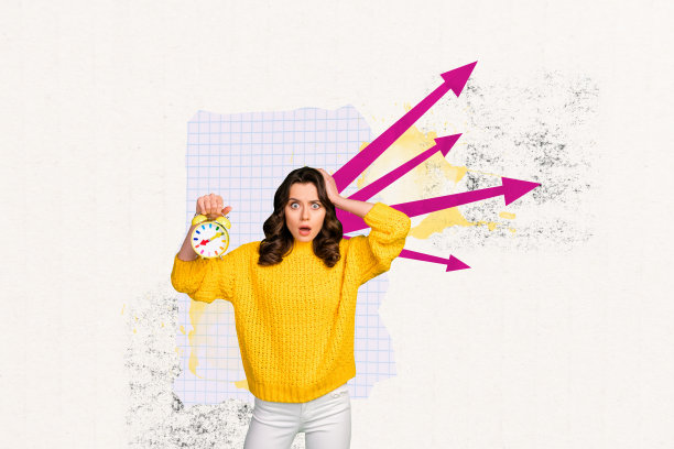 创意照片拼贴，年轻害怕的女性，箭头指向方向，闹钟，截止日期，震惊，愣住，无法言语，错过日程。图片下载