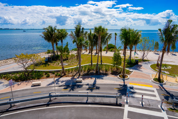 迈阿密基比斯坎公园和自行车道的航拍照片图片下载