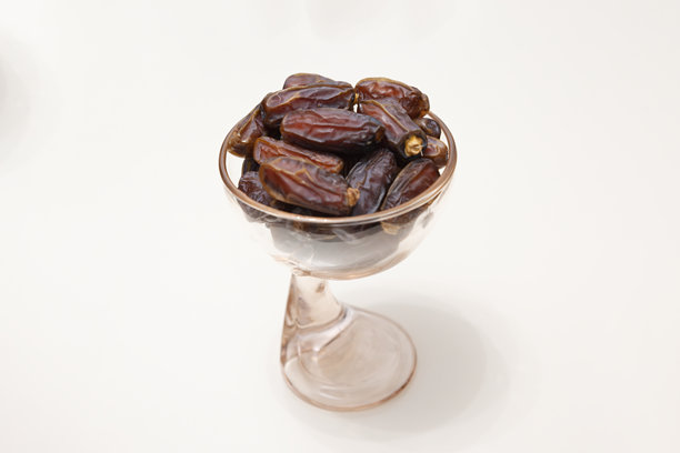 玻璃碗中的枣子，库存照片图片下载