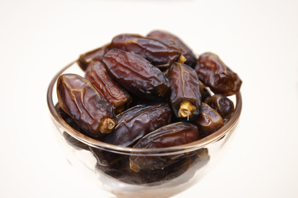 玻璃碗中的枣子，库存照片图片下载