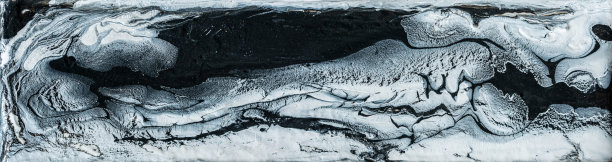 美丽的黑白大理石纹理。流动的黑白油漆与斑点的抽象背景。带有星星和美丽星云的空间背景丙烯画。大尺寸照片。图片下载