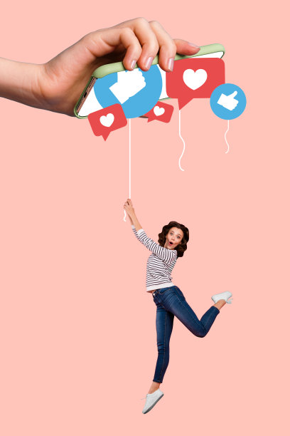 快乐女孩在涂鸦背景前，手持iPhone设备屏幕，飞舞的线条和点赞反应的竖向照片拼贴。图片下载