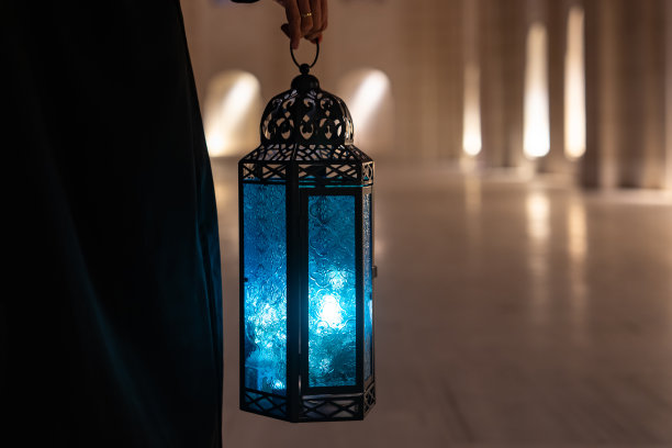 五彩缤纷的斋月灯笼，斋月背景，开斋节快乐概念照片，乌斯屈达尔，伊斯坦布尔，土耳其图片下载