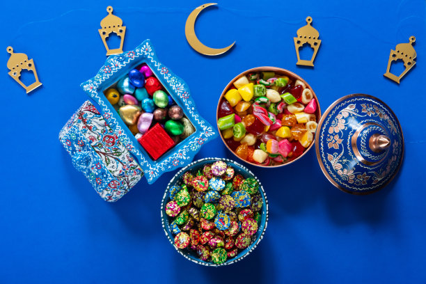 传统奥斯曼美食甜点中的拉马丹开斋节糖果和巧克力，家庭庆祝开斋节的照片，伊斯坦布尔Üsküdar，土耳其图片下载