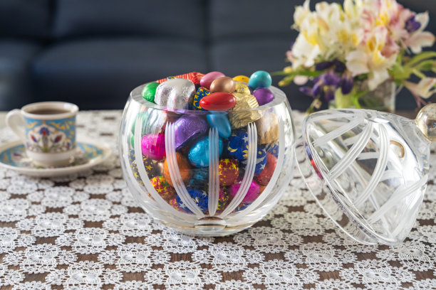 传统奥斯曼美食甜点中的拉马丹开斋节糖果和巧克力，家庭庆祝开斋节的照片，土耳其伊斯坦布尔的Üsküdar图片下载