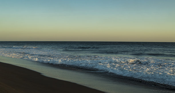 美丽的海浪与蓝天的照片图片下载
