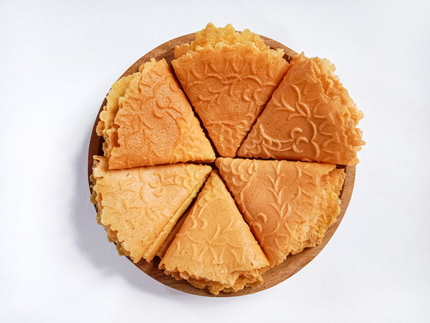 印尼传统华夫饼零食，使用铁模夹住蛋糊制作而成，称为Kue semprong、亚洲春卷、sapit、sepit、kue Belanda或kapit。图片下载