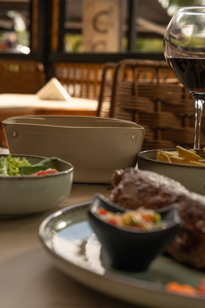 多汁的牛排 - 库存图片图片下载