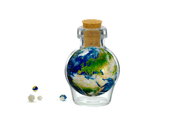 地球星球在瓶子里的照片拼贴抽象构图壁纸图片下载