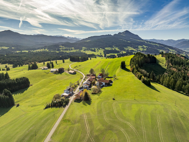 巴伐利亚州德国上阿尔高阿尔卑斯山的空中照片，包含格伦滕峰。图片下载