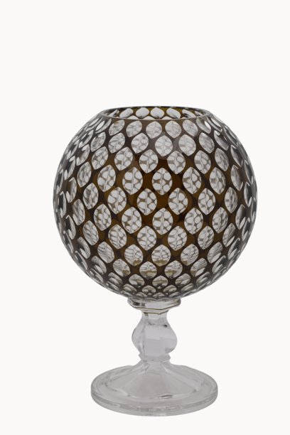 刻花玻璃花瓶、杯子和家居配件的工作室拍摄照片图片下载