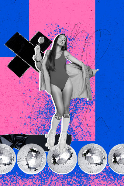 海报图片：快乐的嬉皮女孩手持棒棒糖，跳舞于迪斯科球下，穿着泳衣，享受周末的放松时光。图片下载