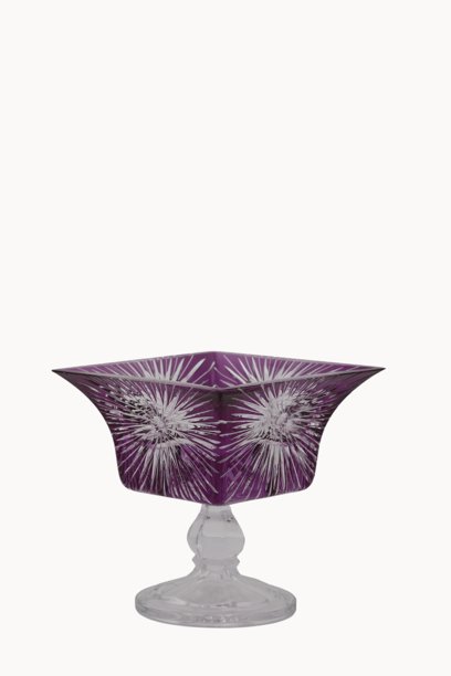 雕刻玻璃花瓶、杯子和家居配件的工作室拍摄照片图片下载