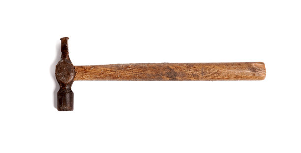 旧锤子用于家庭建筑改进的特写照片，背景为白色。图片下载
