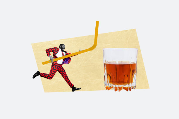 快乐的美国男士穿着时尚的心形西装，手持大草编的干邑酒杯，站在涂鸦背景前的拼贴照片。图片下载