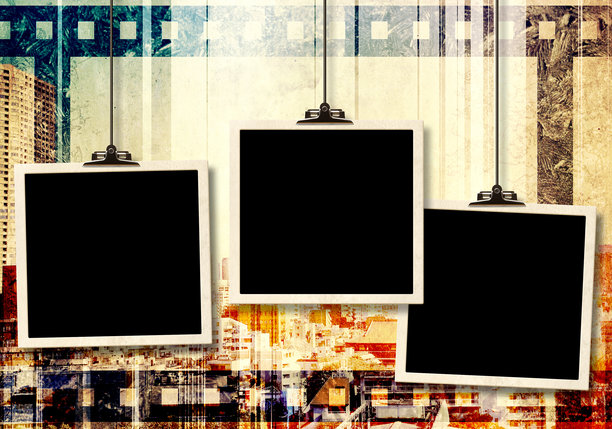 用纸夹挂在墙上的照片。怀旧的相册与旧相框。带有三张复古相框照片的模板。用于剪贴簿的情绪板相册。复古风格的情绪板。图片下载