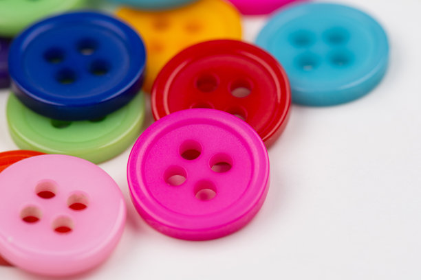 多彩的衣服纽扣，纹理背景，图案。特写照片。图片下载
