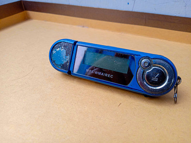 棕色盒子里的MP3播放器照片图片下载