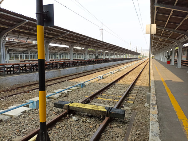 对称摄影风格的火车站照片图片下载