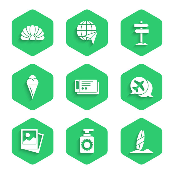 旅行票、喷雾防晒霜、冲浪板、带飞机的对话气泡、照片、华夫筒冰淇淋、道路交通标志和扇贝贝壳图标。矢量图。图片下载