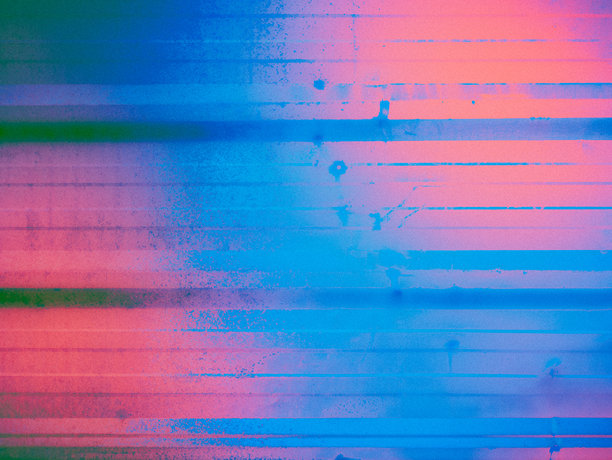 波纹铁金属板的抽象鲜艳色彩照片。镀锌铁纹理图案作为背景。图片下载