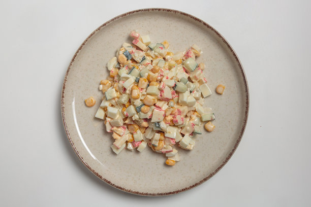 这张图片展示了一盘混合蔬菜沙拉。图片下载