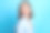 积极漂亮女孩的头像照片，目光投向空旷的空间，背景为蓝色。图片下载
