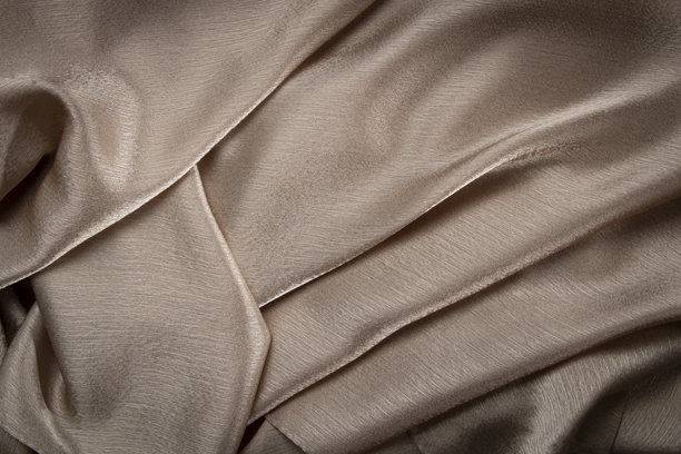 照片的背景是柔和的光线照射在织物上。图片下载