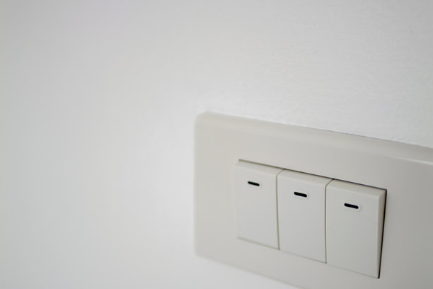 现代家居室内照片，极简设计的灯开关安装特写图片下载