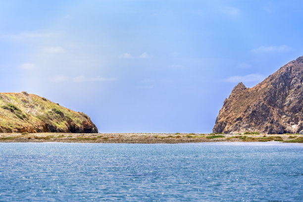 美丽的开阔风景和海洋照片，展示了卡塔利娜岛的背面图片下载