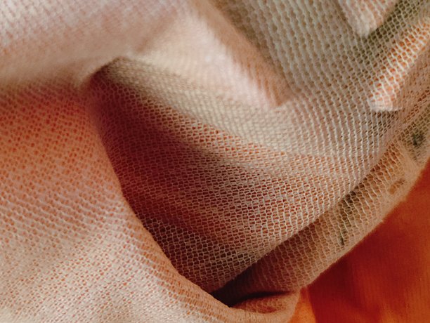 布料纹理背景，抽象波动的织物图案特写照片图片下载