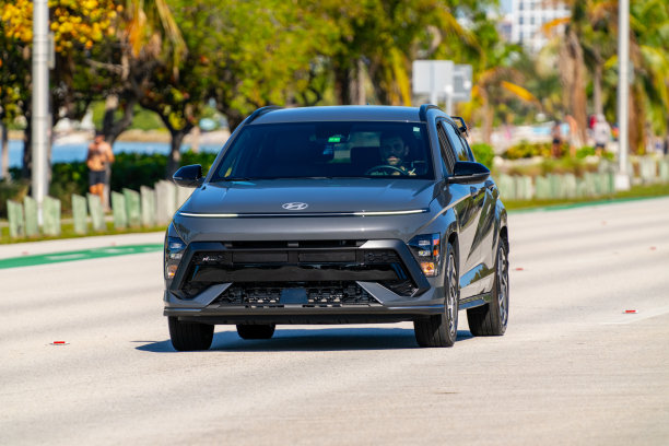 迈阿密，佛罗里达州的一辆新款现代汽车的库存照片图片下载