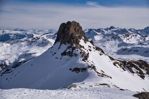 斯皮茨梅伦山的冬季全景，位于圣加仑州和格拉鲁斯州。美丽的雪山景色。瑞士滑雪登山。高质量照片。图片下载