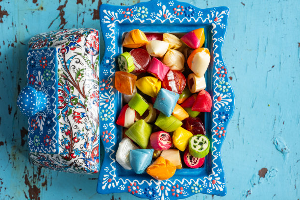 传统奥斯曼美食甜点中的拉马丹开斋节糖果和巧克力，家庭庆祝开斋节的照片，伊斯坦布尔Üsküdar，土耳其图片下载