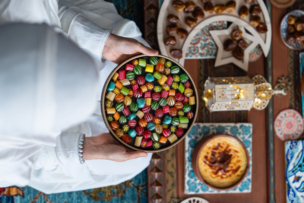 传统奥斯曼美食甜点中的拉马丹开斋节糖果和巧克力，家庭庆祝开斋节的照片，土耳其伊斯坦布尔的Üsküdar图片下载