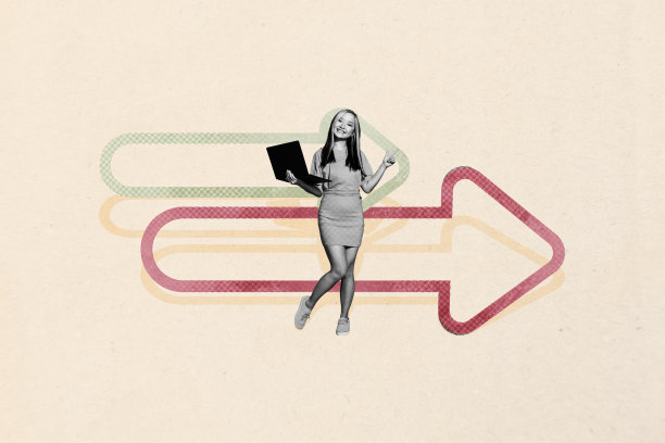 现代照片拼贴，快乐的女商人手持笔记本电脑，箭头指向职业发展增长机会目标图片下载