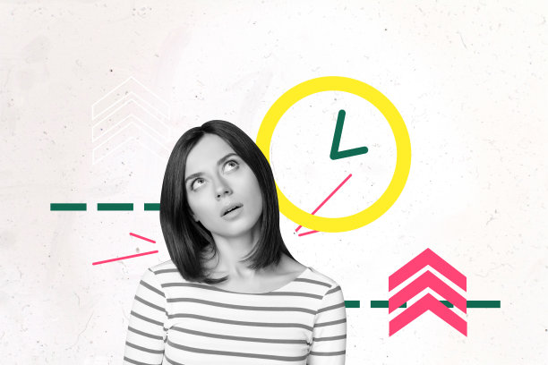 3D艺术素描照片拼贴，困惑而梦幻的女商人注视着时钟表盘，感受截止日期的压力，箭头指向时间线的到期限制。图片下载