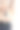 女性用剃刀剃除腋毛的特写竖拍照片图片下载