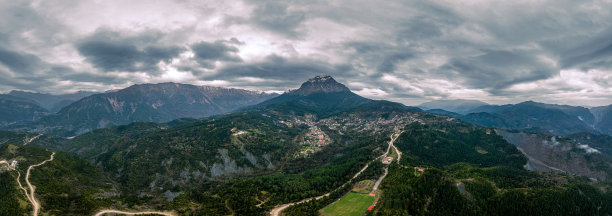 希腊埃皮鲁斯地区Tzoumerka的Pindos山脉冬季航拍全景照片，Mellisourgoi，Pramantas。图片下载