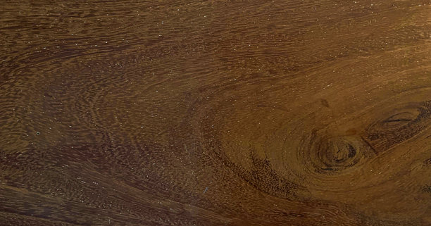 光滑的棕色木材背景，突出木纹图案。优质木材照片纹理，展现美丽的纹理和细节。适合用于印刷或网站背景的照片。图片下载