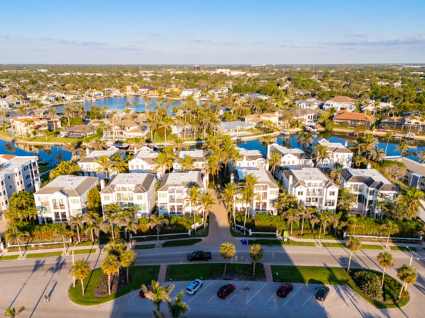 佛罗里达州那不勒斯的豪华别墅航拍照片 2025图片下载