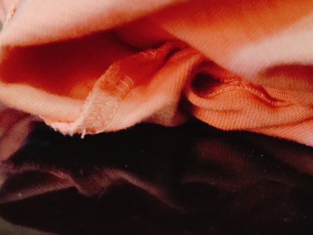 布料纹理背景，抽象波动的织物图案特写照片图片下载