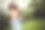 迷人的可爱女运动员在夏季天气的绿色公园户外测量身体尺寸的照片图片下载