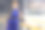 穿着蓝色裙子的女人照片。图片下载